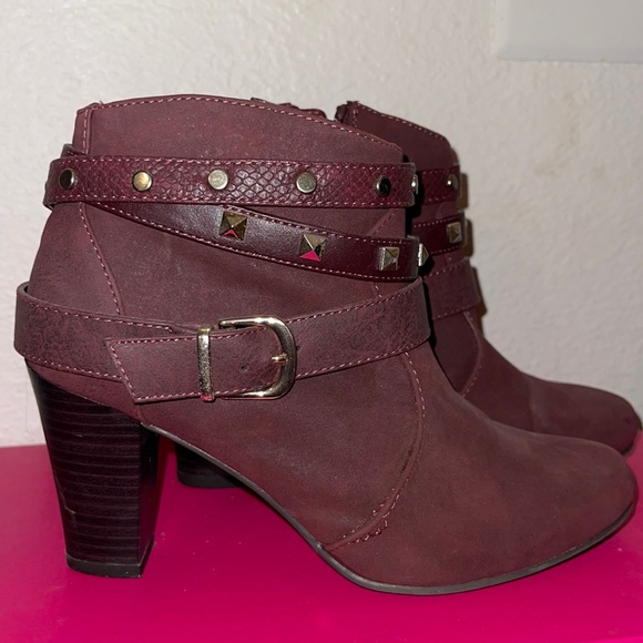 Boots - Picture 1 of 6